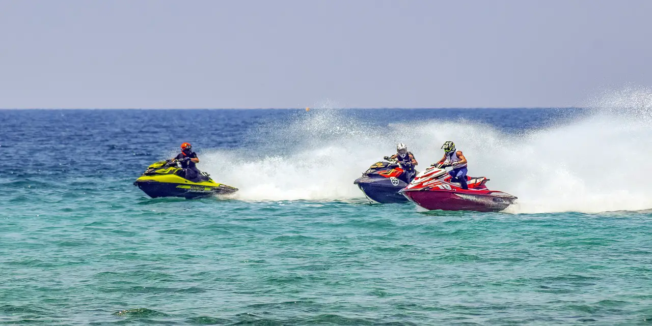 Mexican drug cartel riding jet skis open fire on Cancun beach - ‘Panic at the resort’